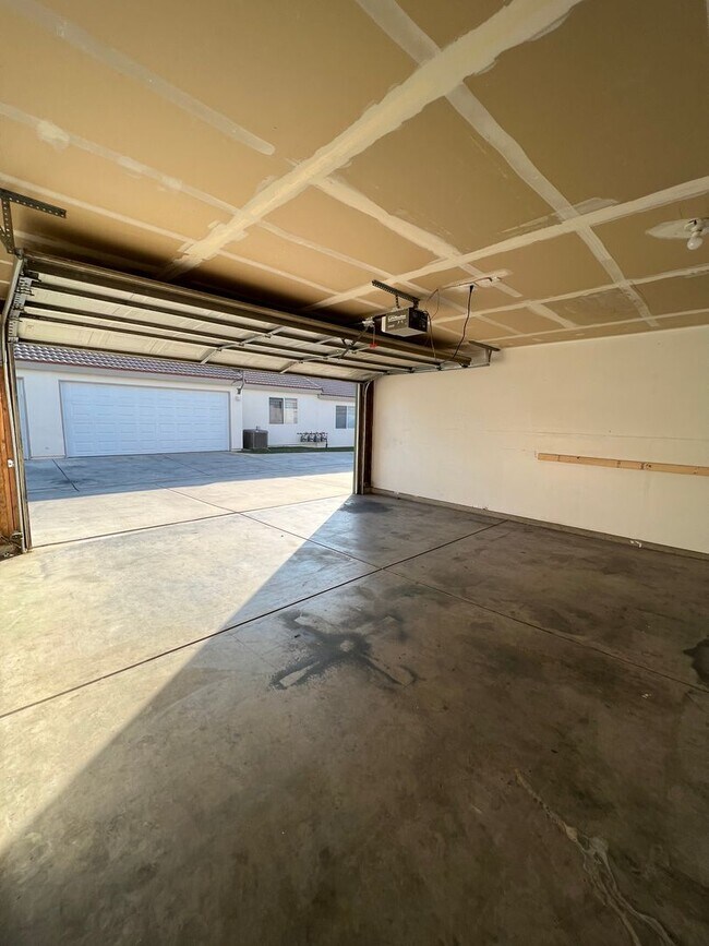 Building Photo - 4404 Pebble Creek Dr