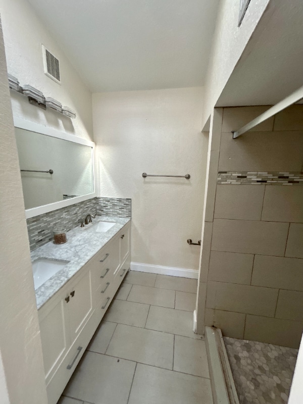 Building Photo - 18812 Carr Dr