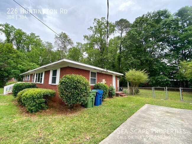 Building Photo - 226 Huntington Rd