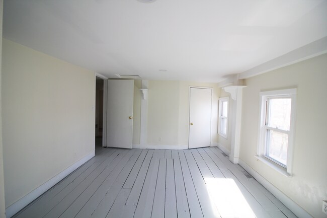 Building Photo - 165 W Main St