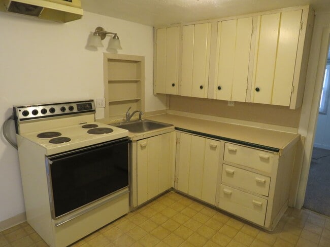 Building Photo - 1620 Canary Ave