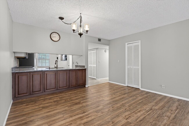 Building Photo - 3503 Oaks Way