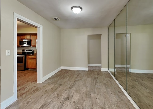 Building Photo - 7321 Egypt Lake Dr