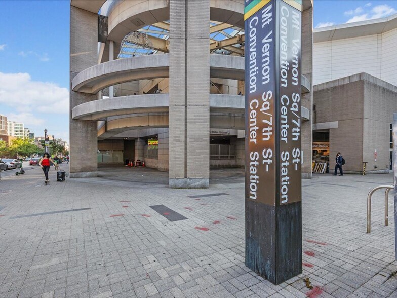 Building Photo - 811 4th St NW