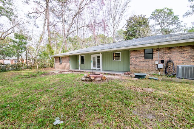 Building Photo - 1688 Vine Ave