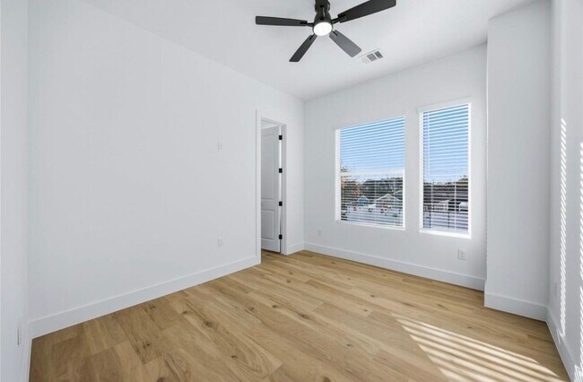 Building Photo - 3923 Aledo St