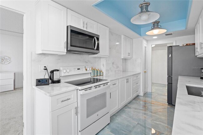 Building Photo - 100 Pierce St