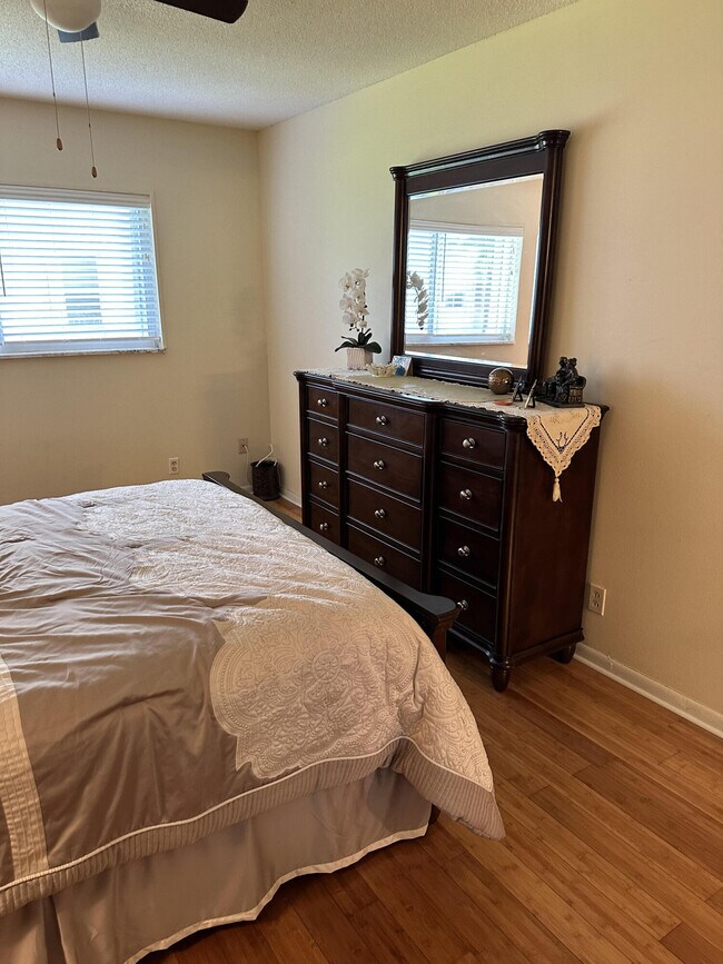 Building Photo - 650 Snug Harbor Dr