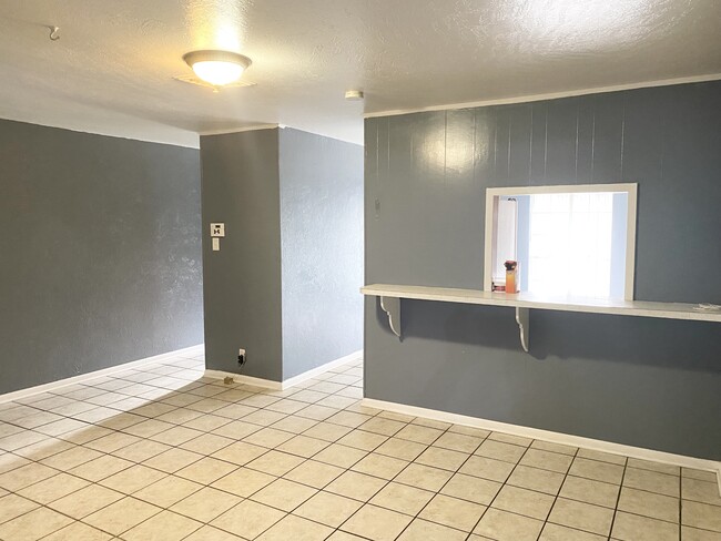 Building Photo - 1030 S 18th St