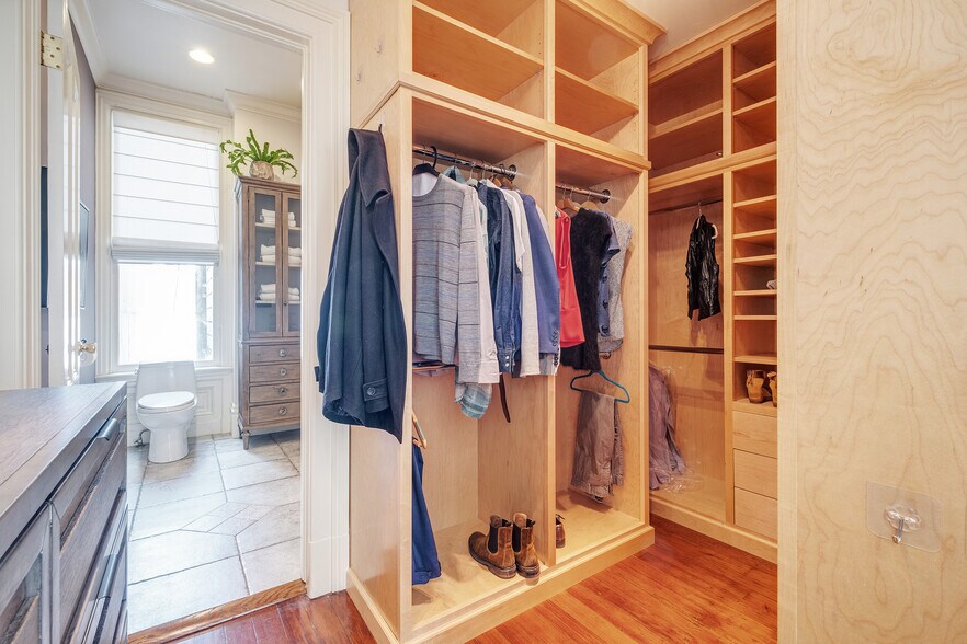 Custom Maple Walk In Closet in Primary Bedroom - 2188 Sutter St