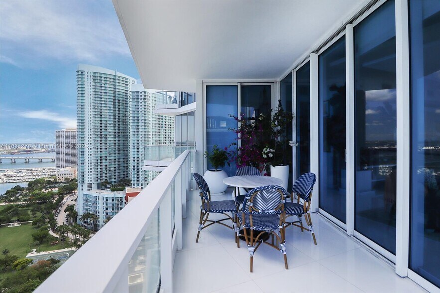 Building Photo - 2020 N Bayshore Dr