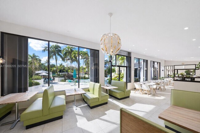 Building Photo - 100 Bayview Dr