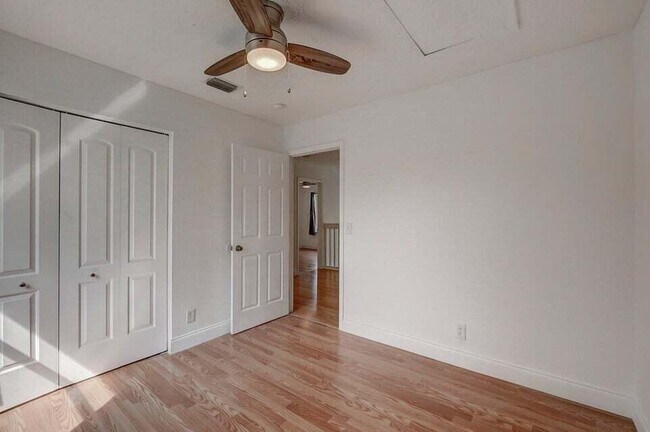 Building Photo - 10758 Lake Jasmine Dr