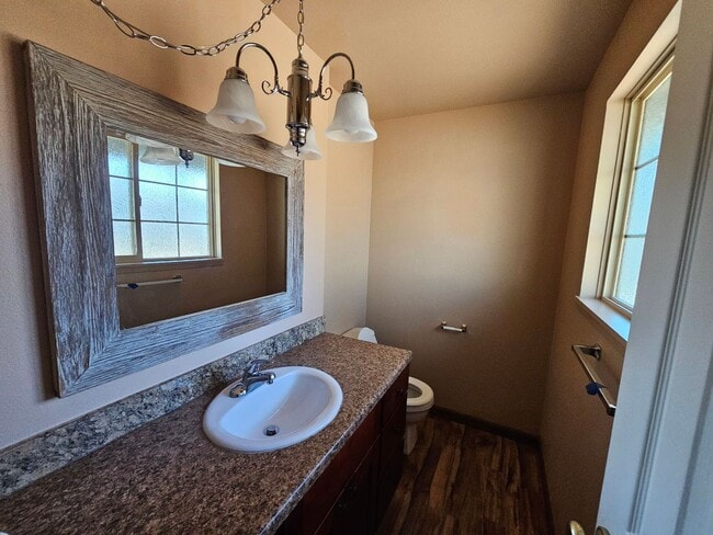 Building Photo - Roomy Ranch in Gladstone