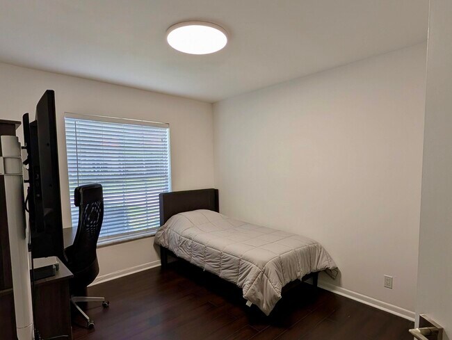 Building Photo - 9549 Aegean Dr