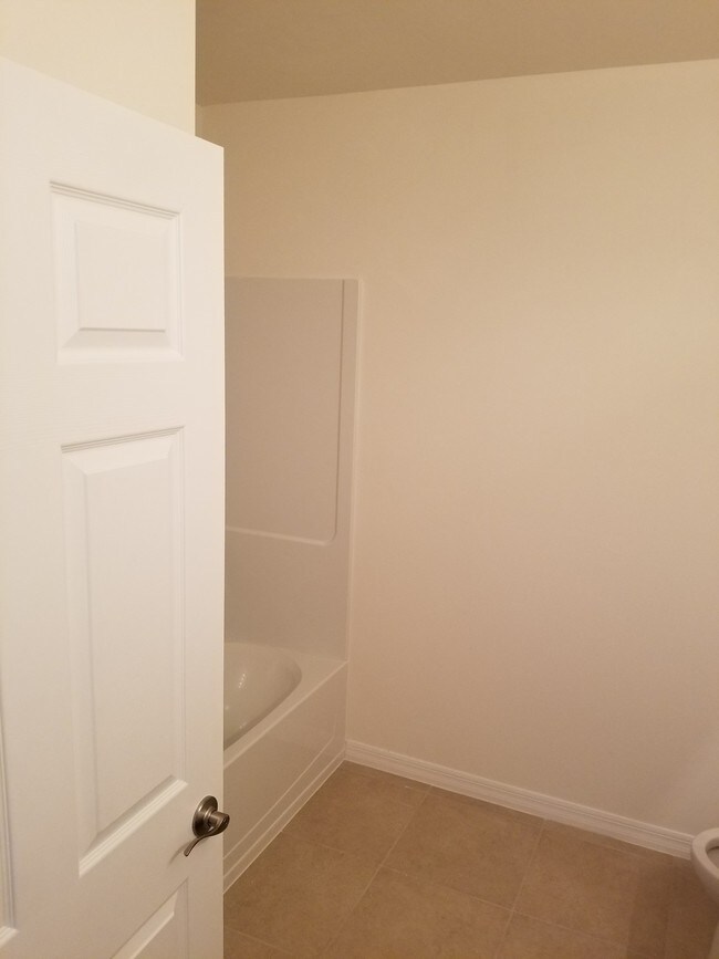 Building Photo - 220 SW 19th Terrace