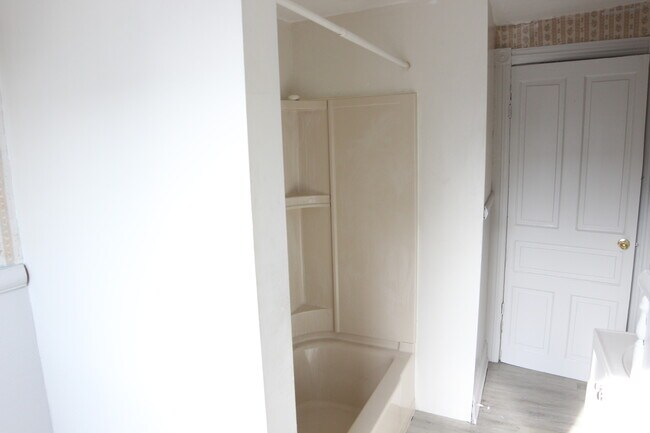 Building Photo - 1135 Oak St