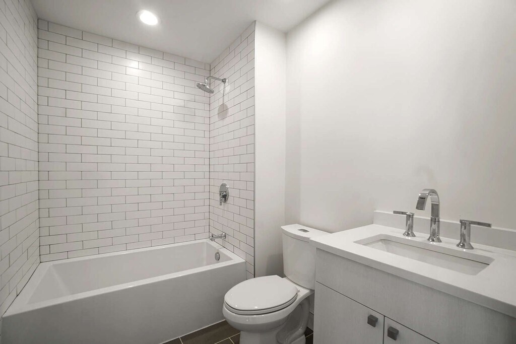 Bathroom Full - 7 Burroughs St