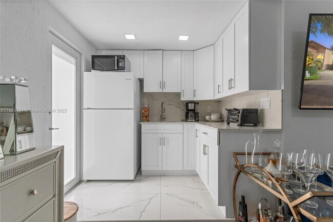 Building Photo - 8740 NW 153rd Terrace