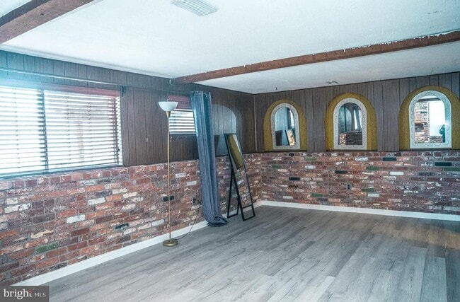 Building Photo - 6304 Somerset Rd