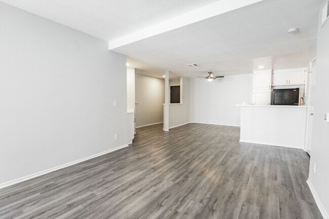 Interior Photo - 16117 Sunset Blvd