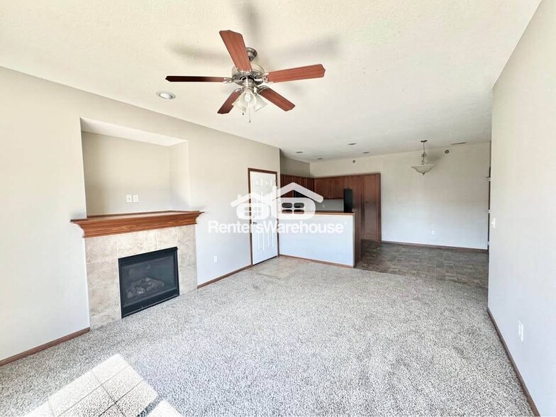 Building Photo - 1624 NW Prairie Lakes Dr