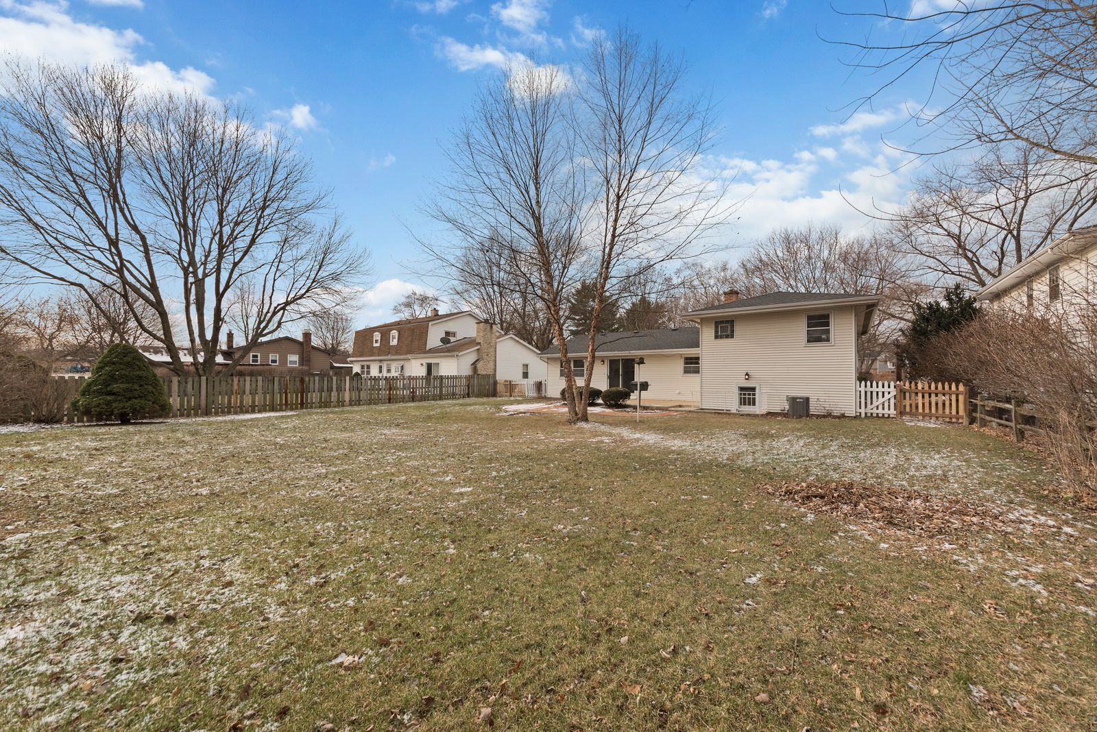 Building Photo - 1560 Warbler Dr