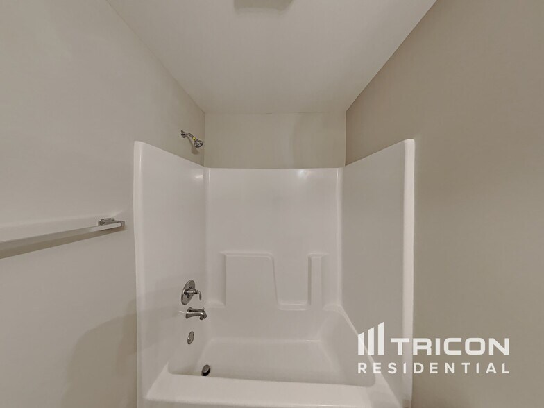 Building Photo - 335 Stonecrest Dr