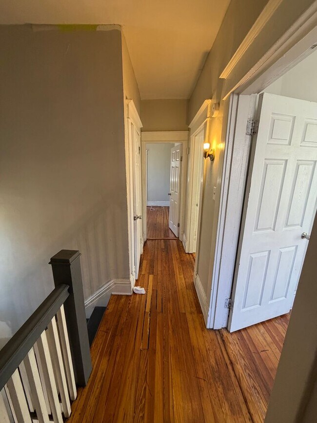 Building Photo - Charming 4bdrm/1.5bth Home Located in Richmond's North Highland Park w/Balcony!!