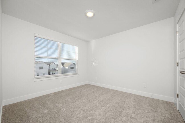 Building Photo - 2626 Unitas Dr