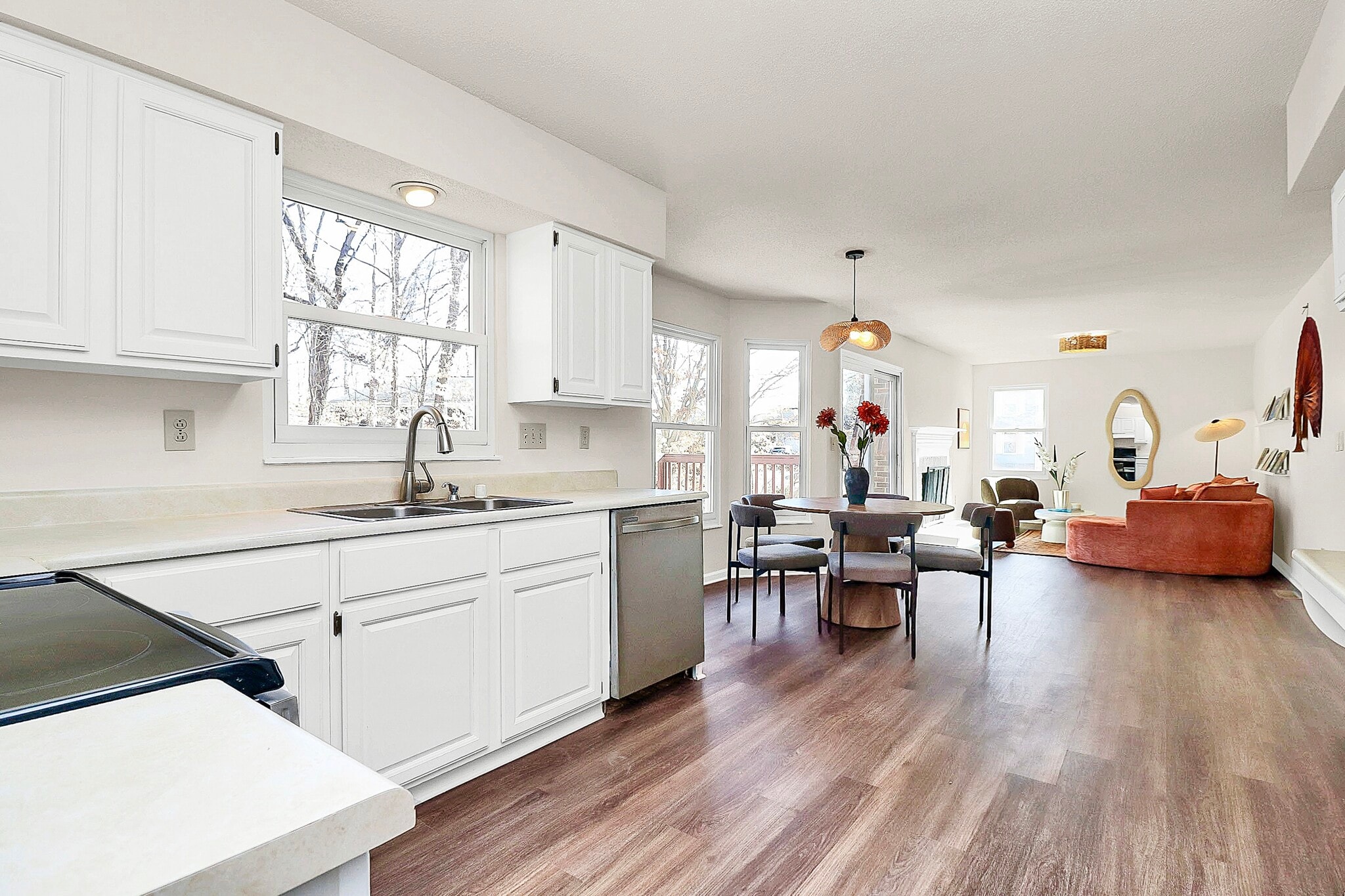 Kitchen - 7737 Batavia Ln