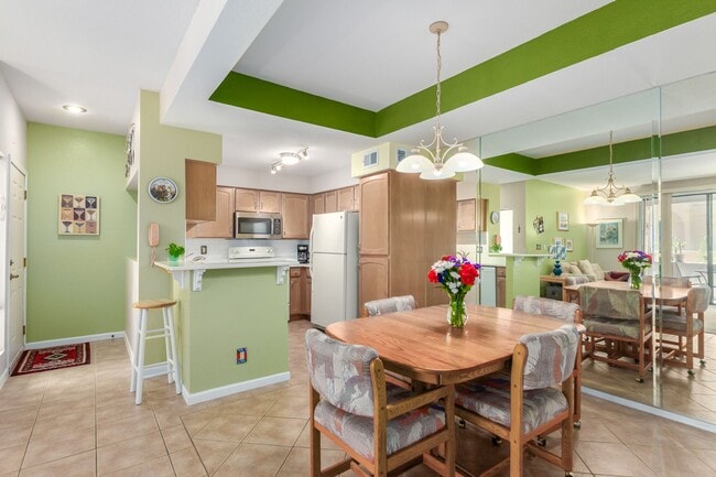 Building Photo - Two bedroom condo