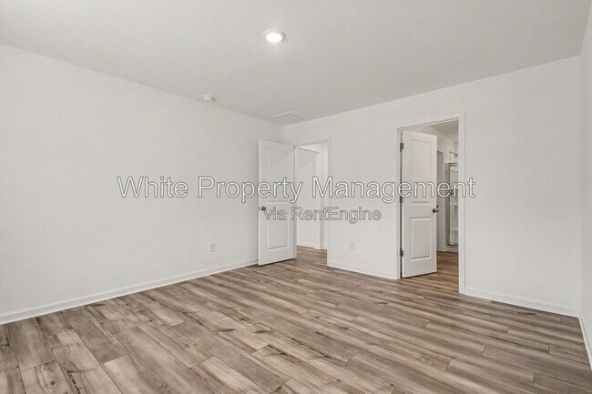 Building Photo - 313 W 18th St