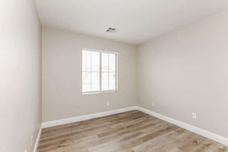 Building Photo - 5544 Grand Rapids St