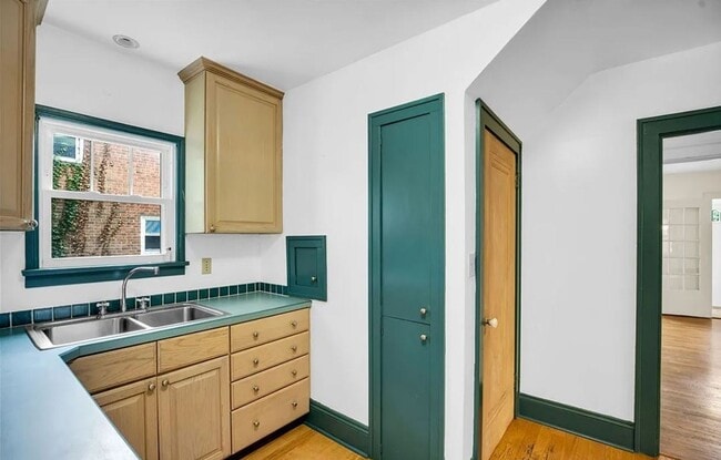 Building Photo - A Place You’ll Love to Call Home – Gorgeous 4-Bedroom Property!