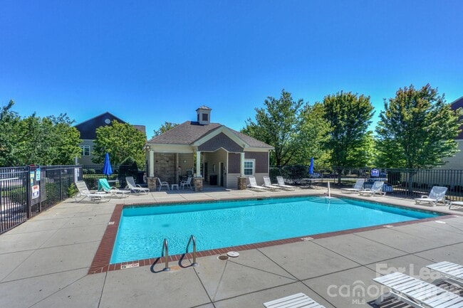 Building Photo - 8273 Viewpoint Lane