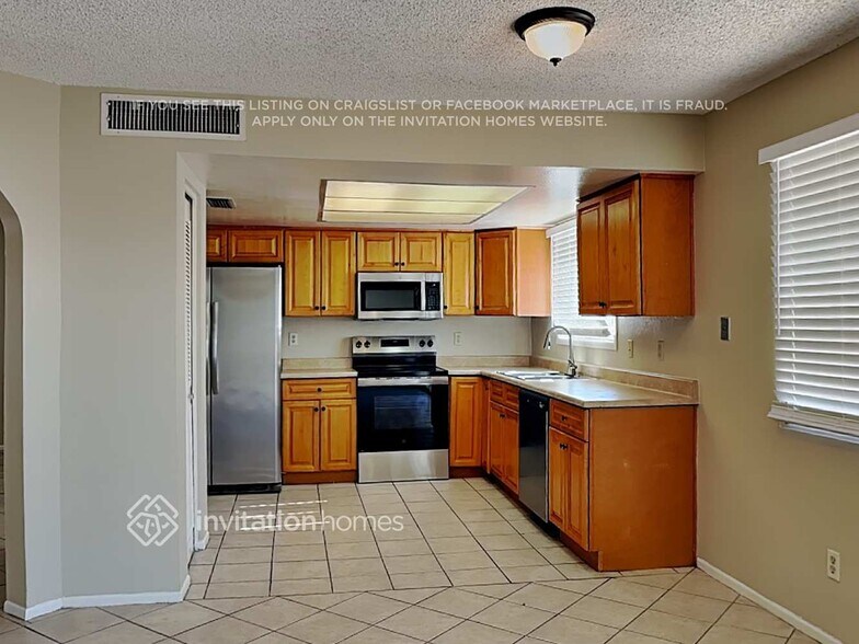 Building Photo - 13802 N 45th Ave