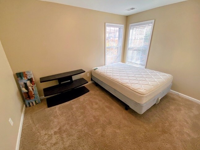 Building Photo - Room in House on Wilkie Way NW