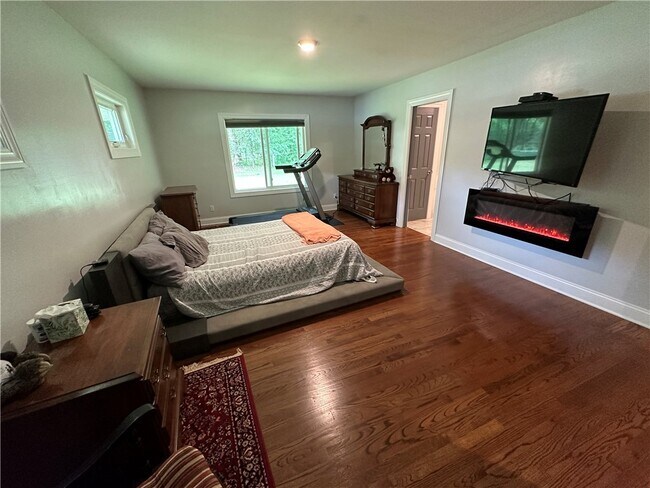 Building Photo - 6840 Haskell Dr