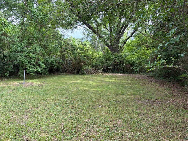 Building Photo - Remodeled 3 Bedroom Home with bonus room!