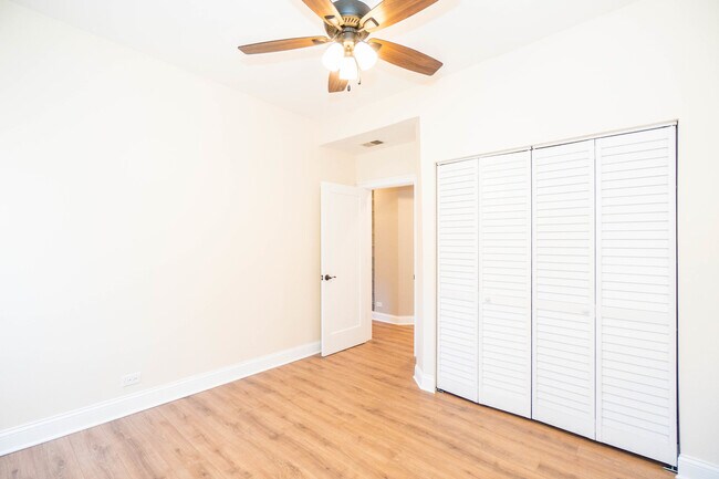 Building Photo - 1032 W Dakin St