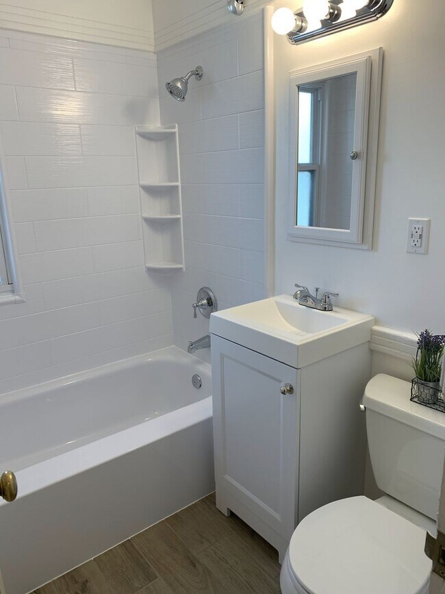 Building Photo - Evolve Real Estate: Available 6/6/2026! Quaint 3 Bedroom Ranch with Huge Yard in University Hills...