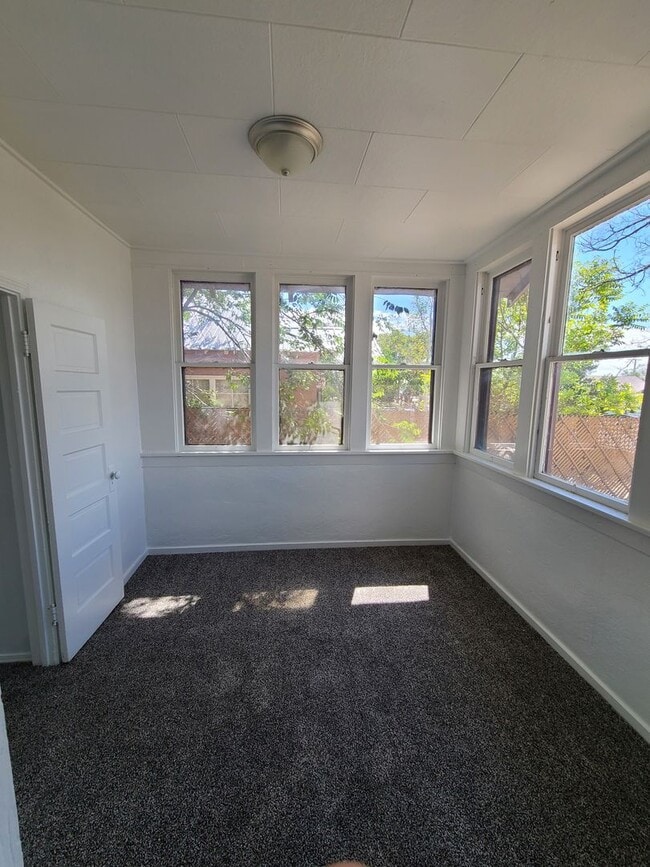 Building Photo - Edith