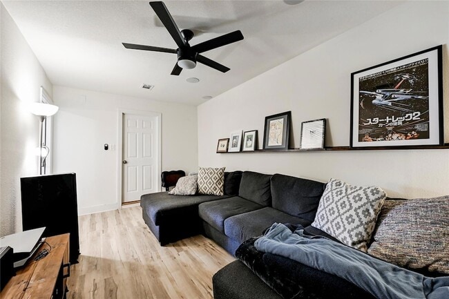 Building Photo - 9702 Oriole Dr
