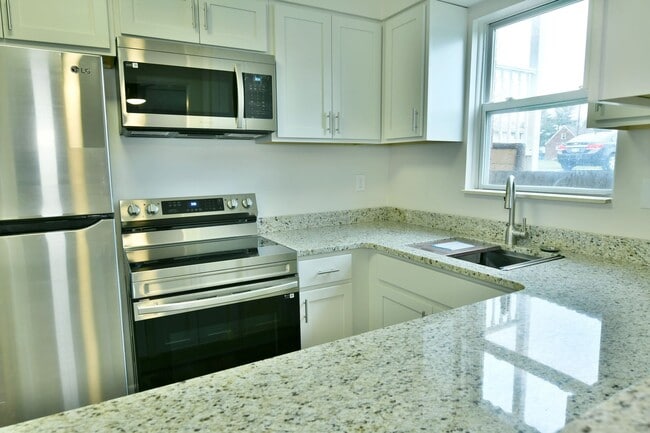 Building Photo - Joslynn Properties LLC-560