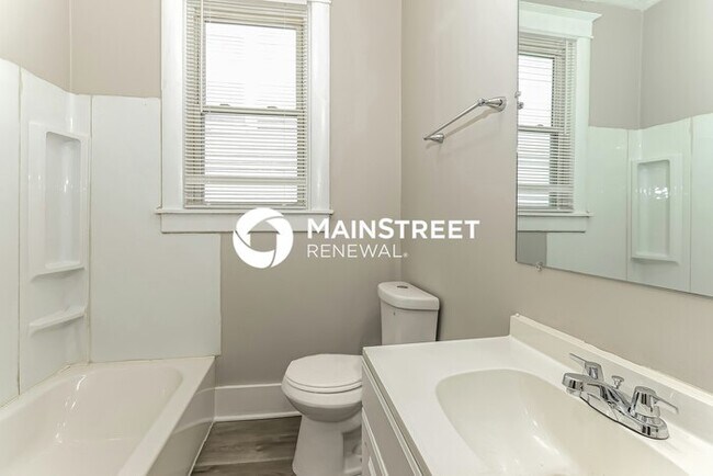 Building Photo - 3 Bedroom Pet-Friendly Home in Louisville,...