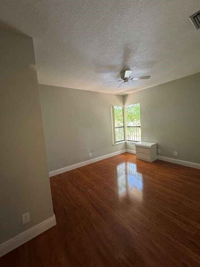 Building Photo - 3167 Cocoplum Cir