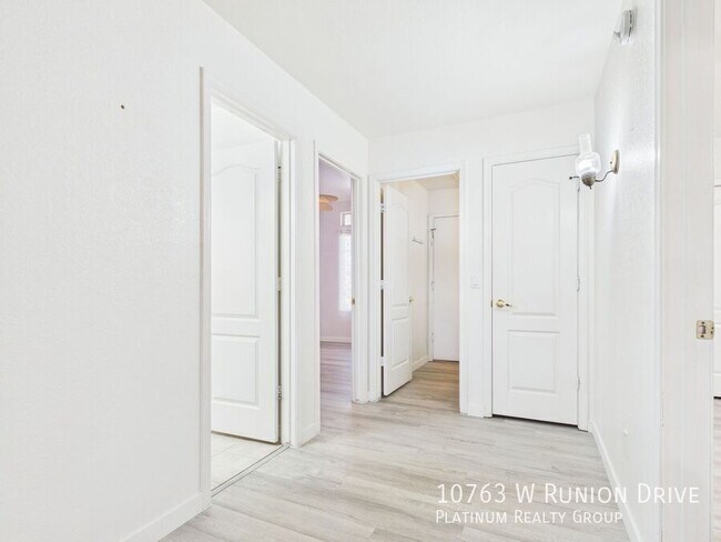 Building Photo - 10763 W Runion Dr