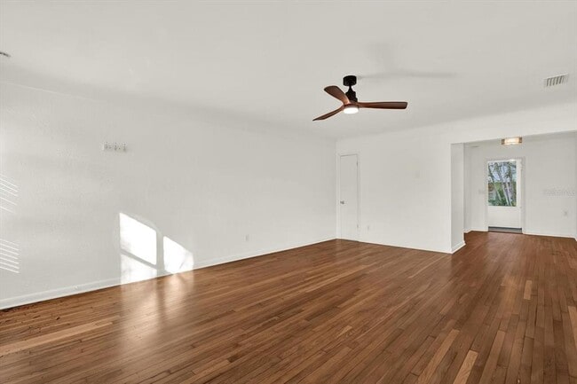 Building Photo - 109 12th Ave N