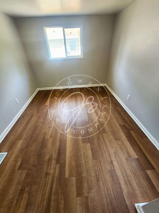 Building Photo - 4-bedroom, 1.5-bath home offers updates throughout